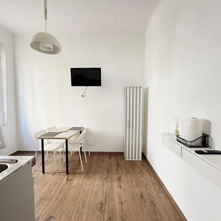 La Casa Del Pe' * لا سبيتسْيا